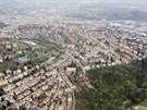 Leteck pohled na Brno. Krav hora.
