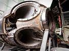 Otvory obou padákových schránek v ezu kabiny lodi Sojuz upravené po výuku v...