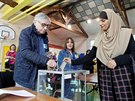 Volební urny se již plní i v Vaulx-en-Velin nedaleko Lyonu (23. dubna 2017)