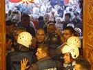 Stoupenci expremiéra Nikoly Gruevského demonstrovali ped budovou makedonského...