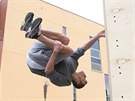 Vyznava�i parkouru se se�li v Liberci, kde p�edvedli triky, nad nimi� z�st�val...