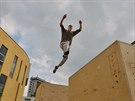 Vyznava�i parkouru se se�li v Liberci, kde p�edvedli triky, nad nimi� z�st�val...