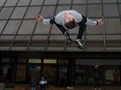 Vyznava�i parkouru se se�li v Liberci, kde p�edvedli triky, nad nimi� z�st�val...