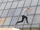 Vyznava�i parkouru se se�li v Liberci, kde p�edvedli triky, nad nimi� z�st�val...