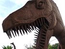 Dinosaui v zahradách Los Angeles nemnohou chybt...