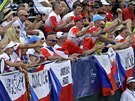 PODPORA. etí fanouci podporují na Florid tenistky v semifinále Fed Cupu.