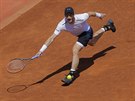 Andy Murray returnuje v semifinále turnaje v Barcelon.