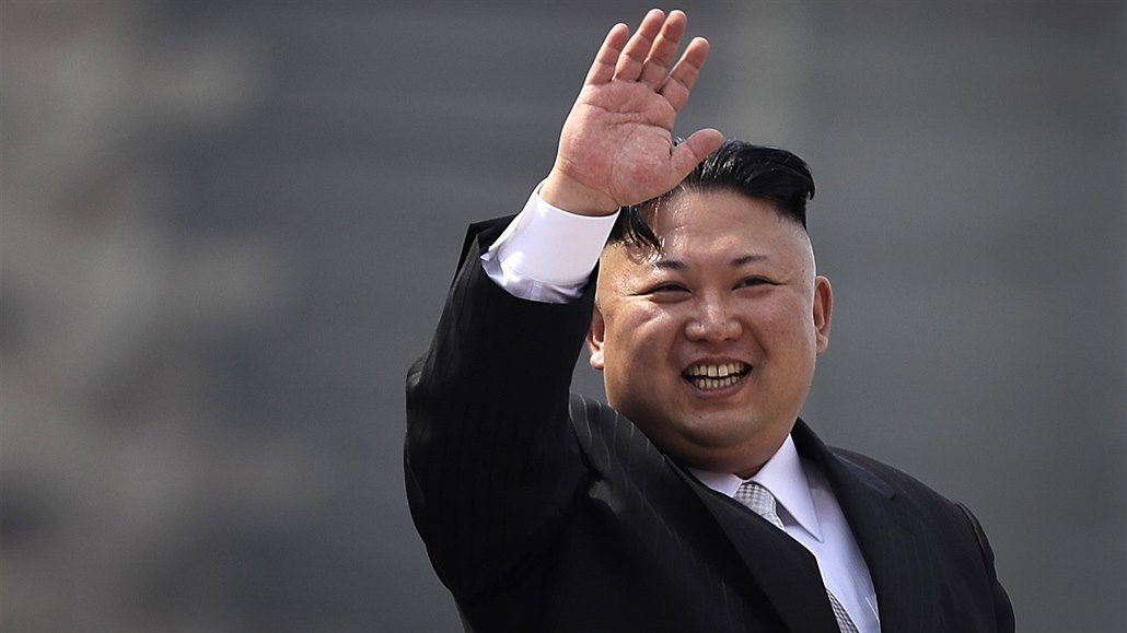 Severokorejský diktátor Kim �ong-un na vojenské p�ehlídce v Pchjongjangu (15....