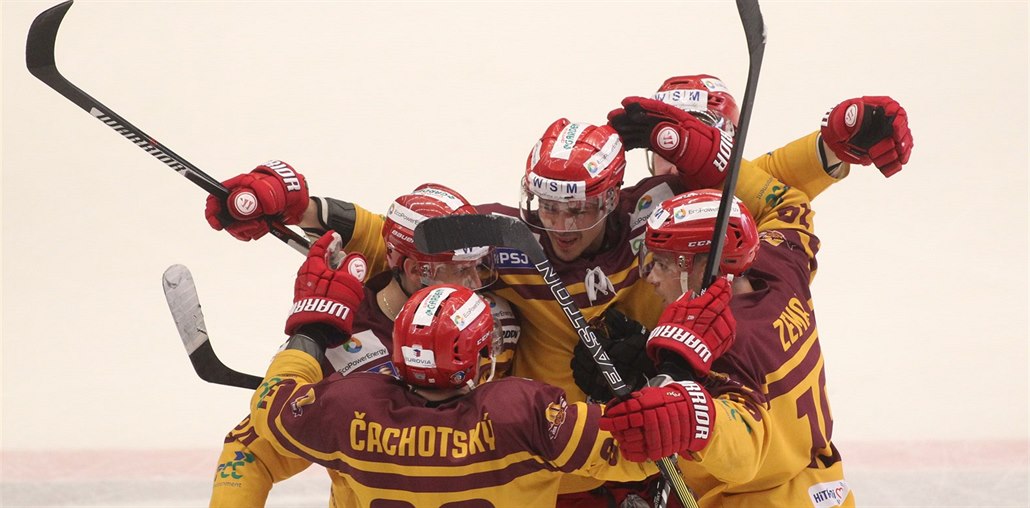 Radost Dukly Jihlava po postupu do hokejové extraligy.