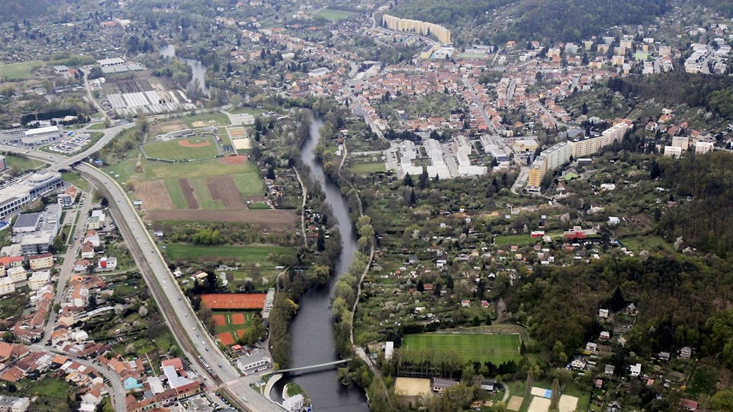 Letecký pohled na Brno. Řeka Svratka a Jundrov.