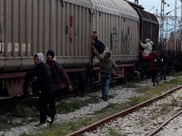 Loni v beznu vak státy na takzvané balkánské trase uzavely své hranice....