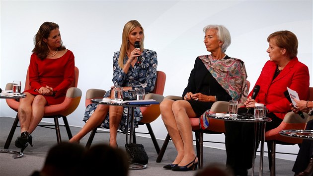 Ivanka Trumpová (druhá zleva) na konferenci o ženách v podnikání v Berlíně. Na...