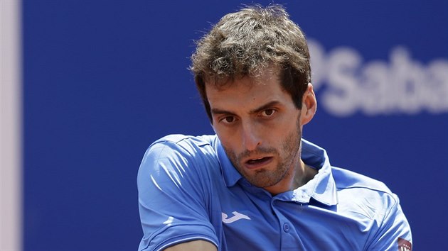 Albert Ramos-Vinolas v utkn proti Andymu Murraymu na turnaji v Barcelon.