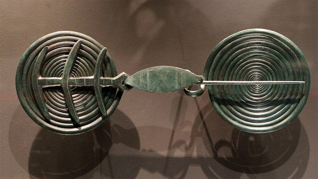 Stálá expozice karlovarského muzea dostala zcela novou podobu. Jsou zde k vidění i součásti vzácného bronzového pokladu, který předloni našel u Mezirolí hledač kovů.