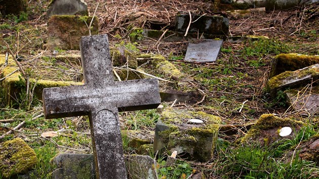 Parta nadenc zaala minul rok ve svm volnm ase obnovovat hbitov ve Svatoboru. V souasn dob u jsou na ploe hbitova vykcen stromy a nletov deviny a chyst se zakreslovn a mapovn hbitova.