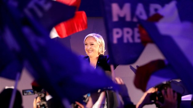 Marine Le Penov na tiskov konferenci po oznmen pedbnch vsledk voleb (23. dubna 2017)