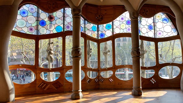 Casa Batll. V obvacm pokoji v prvnm pate to vypad jako vtrobch obho ivoicha.