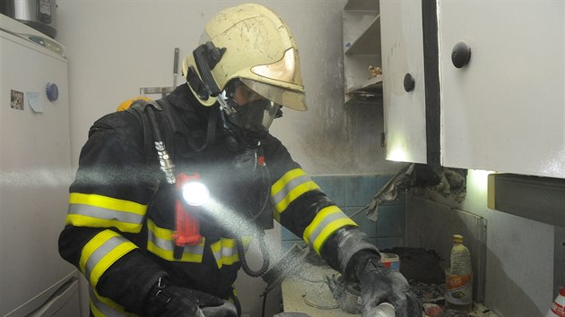 Hasiči zasahovali při požáru potravin na vařiči v Pavlíkově ulici v Praze 4.