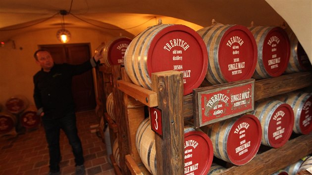 Sklad plný whisky v třebíčské židovské čtvrti.