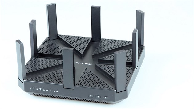 Jeden z nejvýkonnjích Wi-Fi router na trhu je osazen osmi anténami.