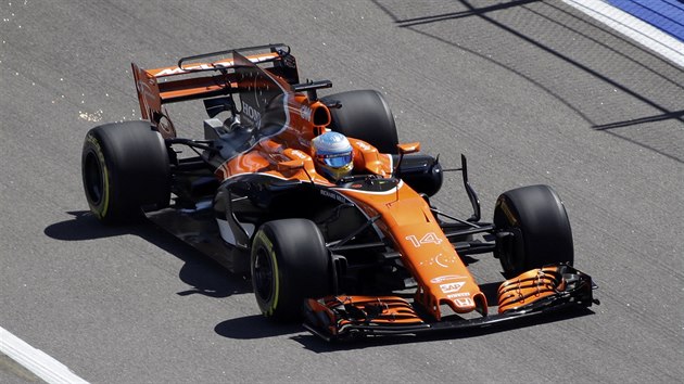 Fernando Alonso pi trninku na Velkou cenu Ruska formule 1 v Soi.