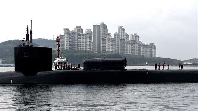 Americk jadern ponorka USS Michigan dorazila do jihokorejskho pstavu Pusan, do dnch vojenskch cvien se nezapoj (24. dubna 2017).