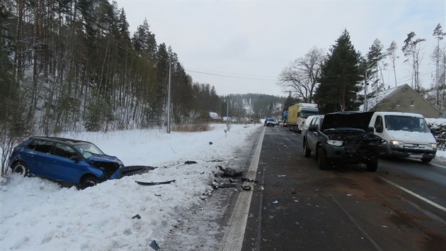 V Novch Heminovech si snh na silnicch vydal tak dopravn nehodu, pi kter zemela jedna spolujezdkyn.