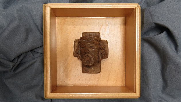 Plastika hlavy Krista, kterou si vyrobili vzni protikomunistickho odboje z chlebov hmoty v roce 1949. Nyn ji jeden z nich vnoval olomouckmu arcibiskupstv.