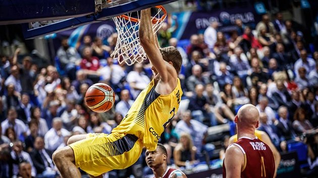 Tim Abromaitis z Tenerife zasmeoval v semifinle Ligy mistr proti Bentkm.