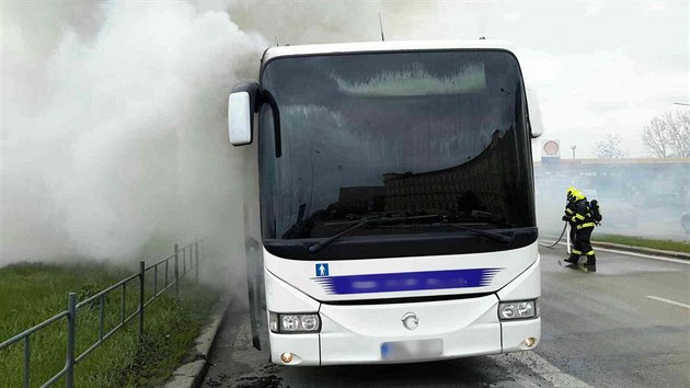 Zejm technick zvada motoru zapinila por autobusu v Brn. Na mst zasahovaly dv jednotky hasi.