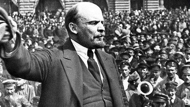 Ped 100 lety: Lenin rozehrl boj o moc v Rusku