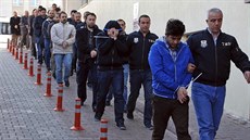 V Turecku v noci zatkli pi zátahu na kruhy spojené s duchovním Fethullahem...