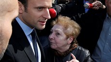 Emmanuel Macron mezi nespokojenými dlníky v Amiens (26. dubna 2017)