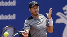 Andy Murray returnuje v utkání a Albertem Ramosem-Vinolasem na turnaji v...