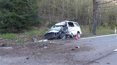Nehoda dvou vozidel na Blanensku si vyžádala tři lidské životy (22. dubna 2017).