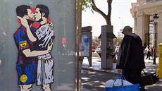 DÍLO, O KTERÉM SE MLUVÍ. Kresba na autobusové zastávce v Barcelon� vzbudila...