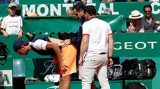 Lucas Pouille si bhem semifinále turnaje v Monte Carlu vyádal oetení.