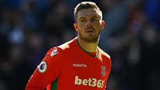 PO ZRANNÍ. Jack Butland se vrátil do brány Stoke po více ne roní pauze.