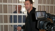 Re�isér a scénárista Marek Dobe� p�i jednom ze setkání s v�zn�m Ji�ím Kajínkem