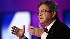 Francouzský kandidát na prezidenta Jean-Luc Mélenchon bhem televizní debaty...