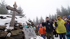 Pi poledním proslovu zaaly minulou sobotu na Ivanen pod Lysou horou padat...