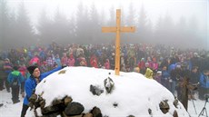 Nepíznivé poasí skauty neodradilo. Znovu tak na Ivanenu pinesli kameny na...