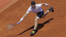Andy Murray returnuje v semifinále turnaje v Barcelon.