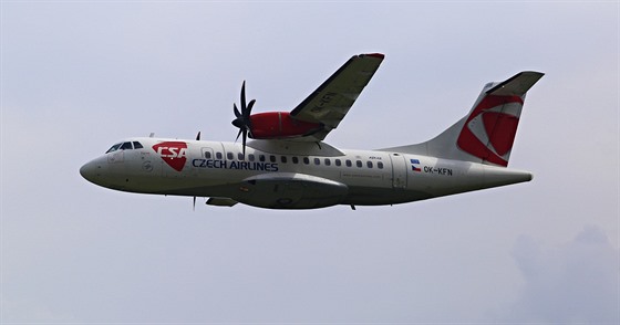 Tradiní letecký den v Plasech na Plzesku. Na snímku ATR 42 - dopravní letoun...