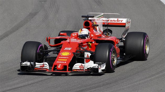 Sebastian Vettel z Ferrari ve Velk cen Ruska