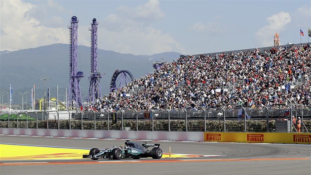 Lewis Hamilton z Mercedesu ve Velk cen Ruska