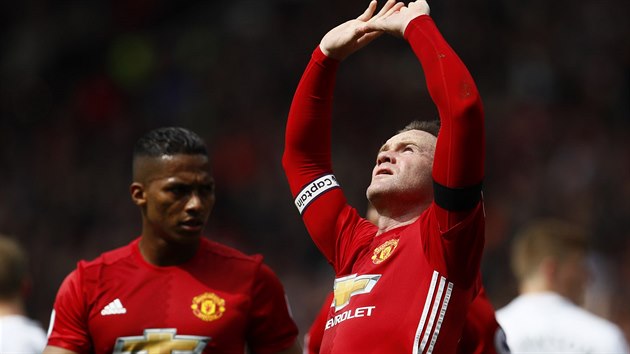 tonk Manchesteru United Wayne Rooney se raduje z branky v utkn proti Swansea.