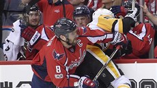 Jake Guentzel z Pittsburghu se stal obtí kapitána Washingtonu Alexandra...