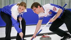 Zuzana Hájková a Tomá� Paul na mistrovství sv�ta smí�ených dru�stev v curlingu.