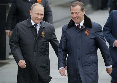 Ruský prezident Vladimir Putin a premiér Dmitrij Medvedv